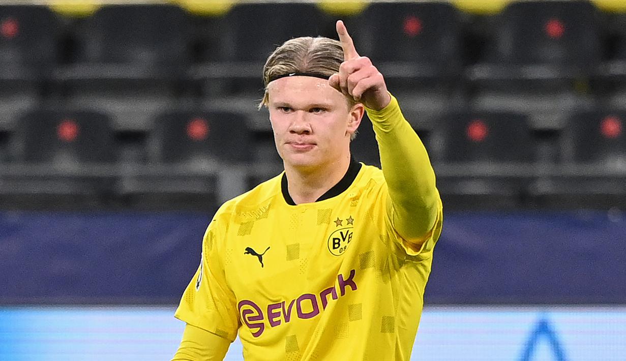 Penyerang Borussia Dortmund, Erling Braut Haaland, merayakan gol yang dicetaknya ke gawang Club Brugge pada laga lanjutan Liga Champions di Signal Iduna Park, Rabu (25/11/2020) dini hari WIB. Borussia Dortmund menang 3-0 atas Club Brugge. (AFP/Ina Fassbender)