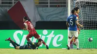 Selebrasi pemain Timnas Indonesia U-17, Arkhan Kaka (kedua kiri) setelah mencetak gol ke gawang Timnas Ekuador U-17 pada laga pertama Grup A Piala Dunia U-17 di Stadion Gelora Bung Tomo, Surabaya, Jumat (10/11/2023) malam WIB. (Bola.com/Bagaskara Lazuardi)