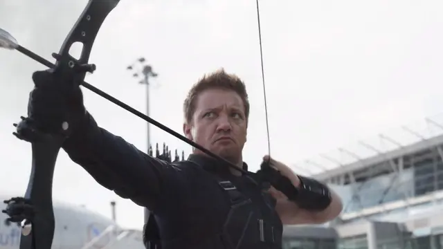 Jeremy Renner - Hawkeye - 6 Momen Captain America: Civil War yang Bikin Baper