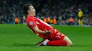 Gelandang Sevilla, Yevhen Konoplyanka melakukan selebrasi usai  mencetak gol kegawang City pada pertandingan liga Champions di Etihad Stadium, Kamis (22/10/2015). City menang atas Sevilla dengan skor 2-1. (Reuters/Phil Noble)