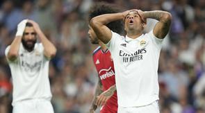 Reaksi penyerang Real Madrid Mariano Diaz setelah kehilangan pelang mencetak gol ke gawang Osasuna  pada pekan ketujuh Liga Spanyol 2022/2023 di Stadion Santiago Bernabeu, Senin dini hari WIB (3/10/2022). Langkah Real Madrid melanjutkan trend kemenangan di Liga Spanyol 2022/2023 terhenti di pekan ketujuh. (AP Photo/Manu Fernandez)