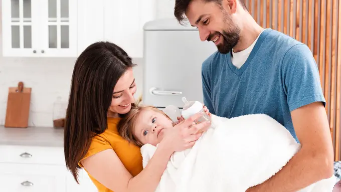 Kenali 6 Peran Suami dalam IMD, Dukungan Penting agar Inisiasi Menyusui Dini Berhasil