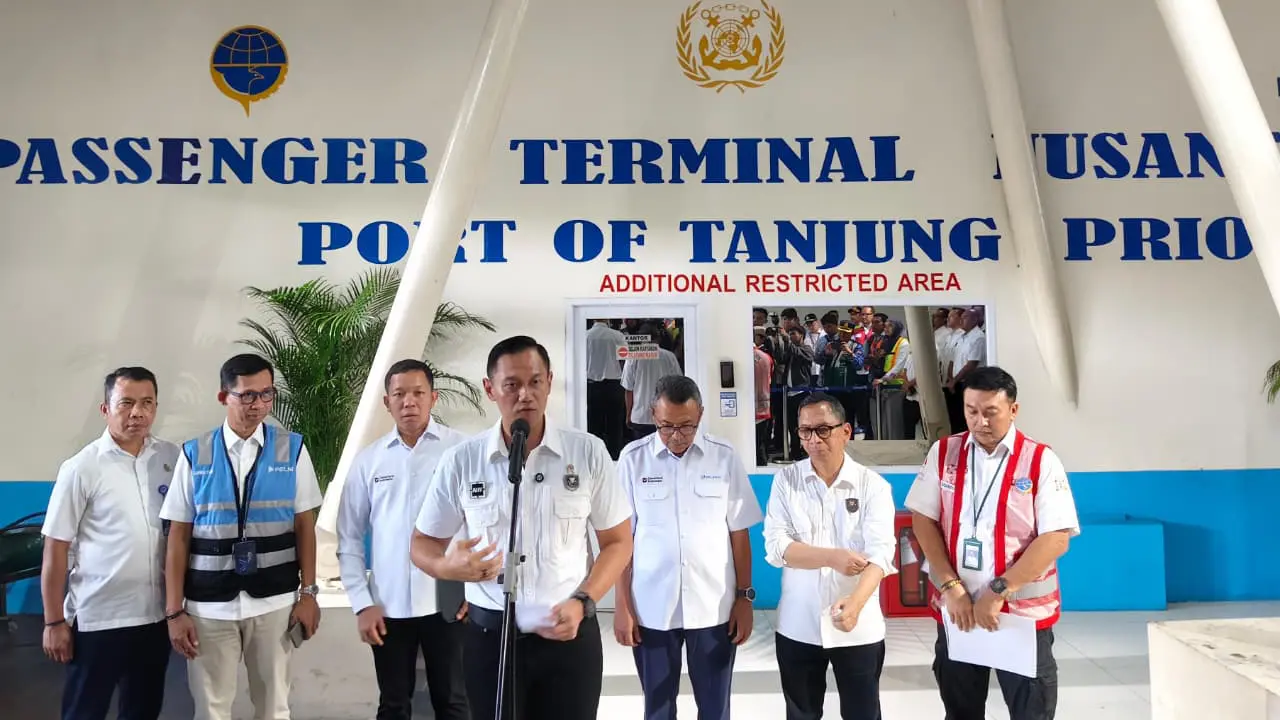 Menko AHY saat meninjau kesiapan infrastruktur di Terminal Penumpang Nusantara Pura Pelindo.