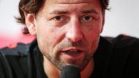 Legenda Borussia Dortmund, Roman Weidenfeller memberikan&nbsp;keterangan di depan wartawan saat Bundesliga Common Ground yang berlangsung di RPTRA Bhinneka, Pesanggrahan, Jakarta Selatan, Sabtu (11/02/2023). (Bola.com/Bagaskara Lazuardi)
