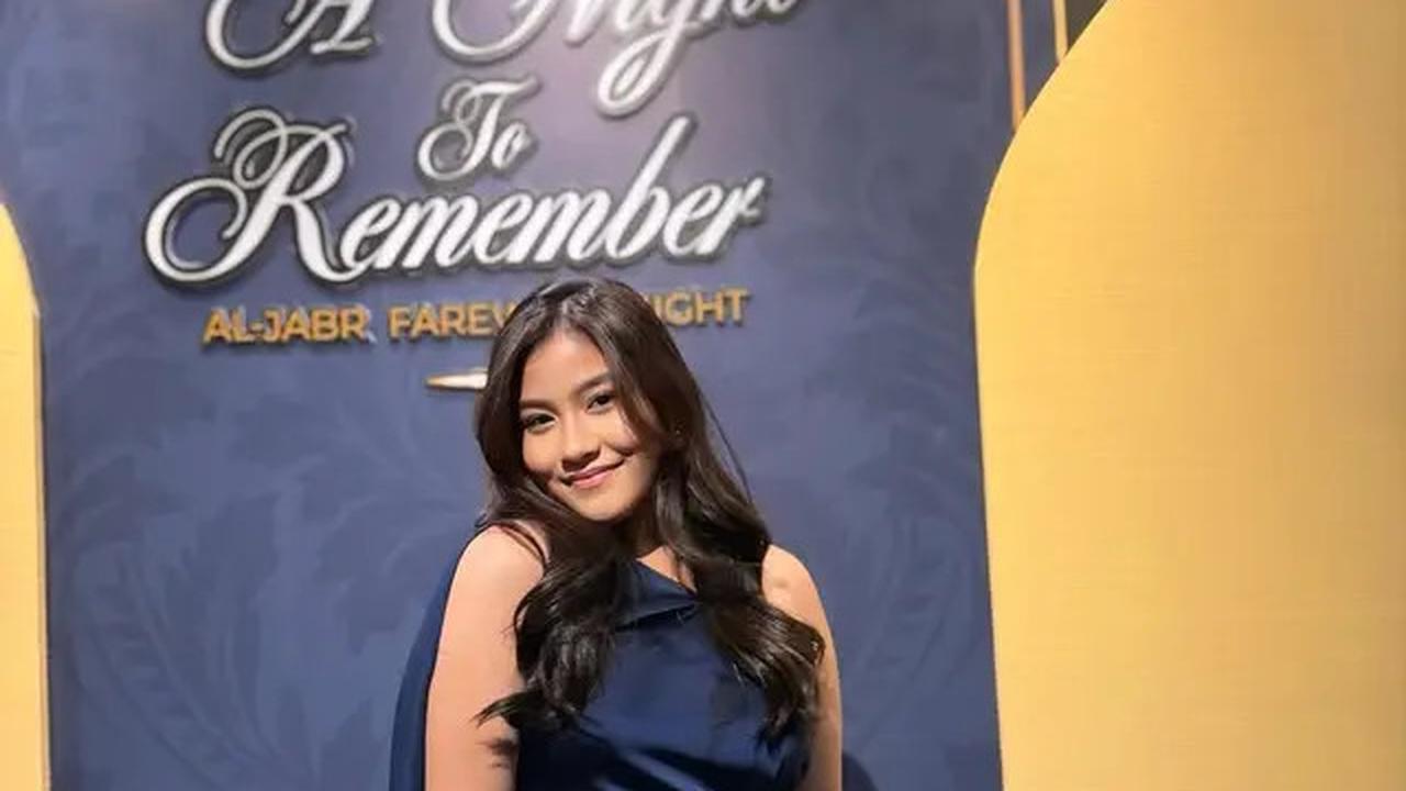 Model Dress Cantik Anak Meisya Siregar di Malam Perpisahan Sekolah, Anggun dengan Busana Biru