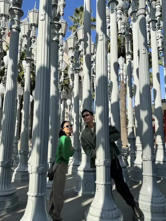 Terihat, Brandon Salin dan Dhika bermain dengan warna untuk ciptakan tampilan yang begitu kompak.  [Foto: Instagram/ Dhika Himawan]