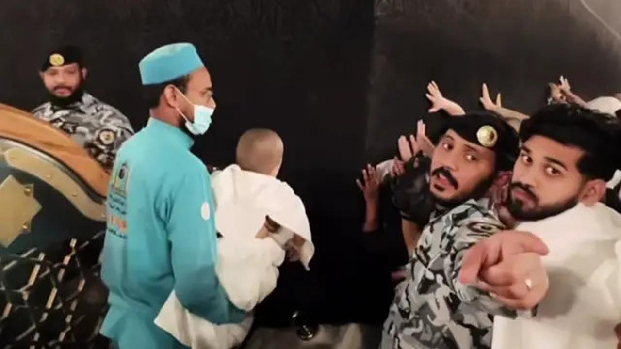 7 Momen Kaba Anak Rey Mbayang Cium Ka'bah, Digendong Petugas