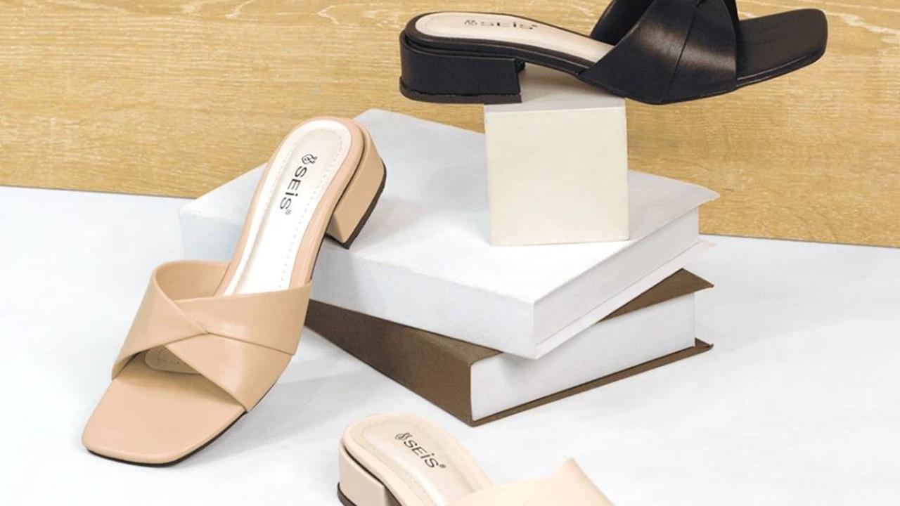 <b>4. Sandal Slip On</b>