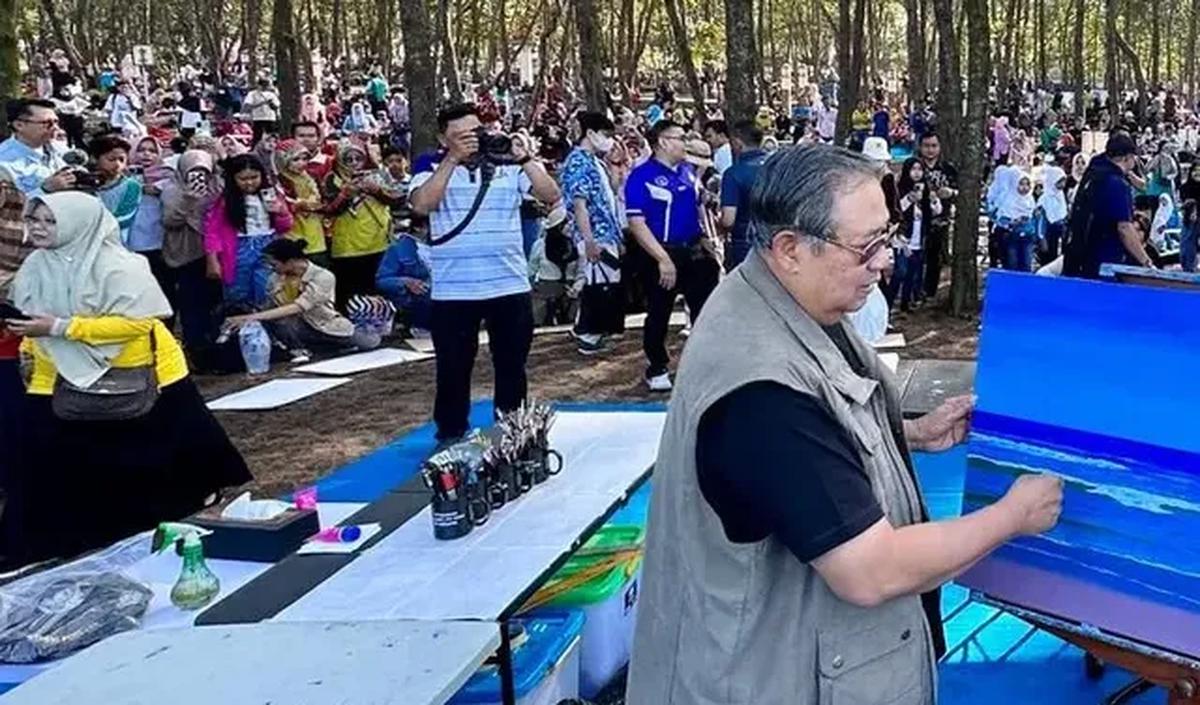 Terpisah, Ketua Umum Demokrat Agus Harimurti Yudhoyono mengatakan, hasil pelelangan hari ini diharapkan bakal bermanfaat untuk Jogja Disability Arts.&nbsp;