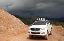 Medan berat, mobil-mobil mewah di Tambrauw jadi taksi