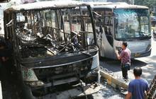Ini kondisi Transjakarta terbakar di Salemba, tinggal rangkanya saja