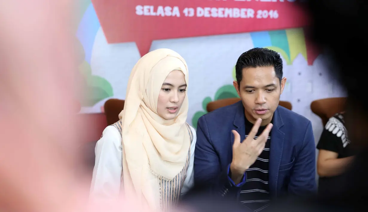 Menghindari cara marah, Dude dan Alyssa hanya membedakan intonasi atau nada bicara saat memberi tahu hal-hal yang berbahaya. Menurutnya, Rendra sudah mengerti dengan perbedaan intonasi tersebut. (Nurwahyunan/Bintang.com)