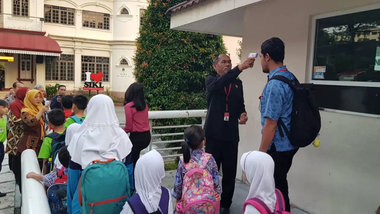 Sekolah Indonesia di Kuala Lumpur mulai melakukan pengecekan suhu terhadap siswa, guru dan staf.