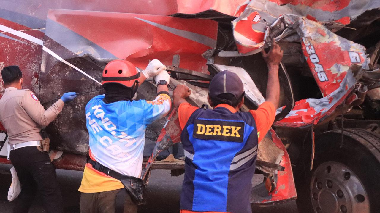 Kecelakaan di tol malang
