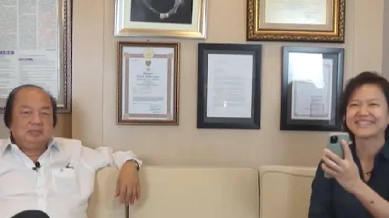 Grace Tahir berkesempatan mewawancarai sosok seorang triliuner yang sudah tidak asing lagi baginya. Sosok tersebut ialah sang ayah, Dato' Sri Tahir.<br>