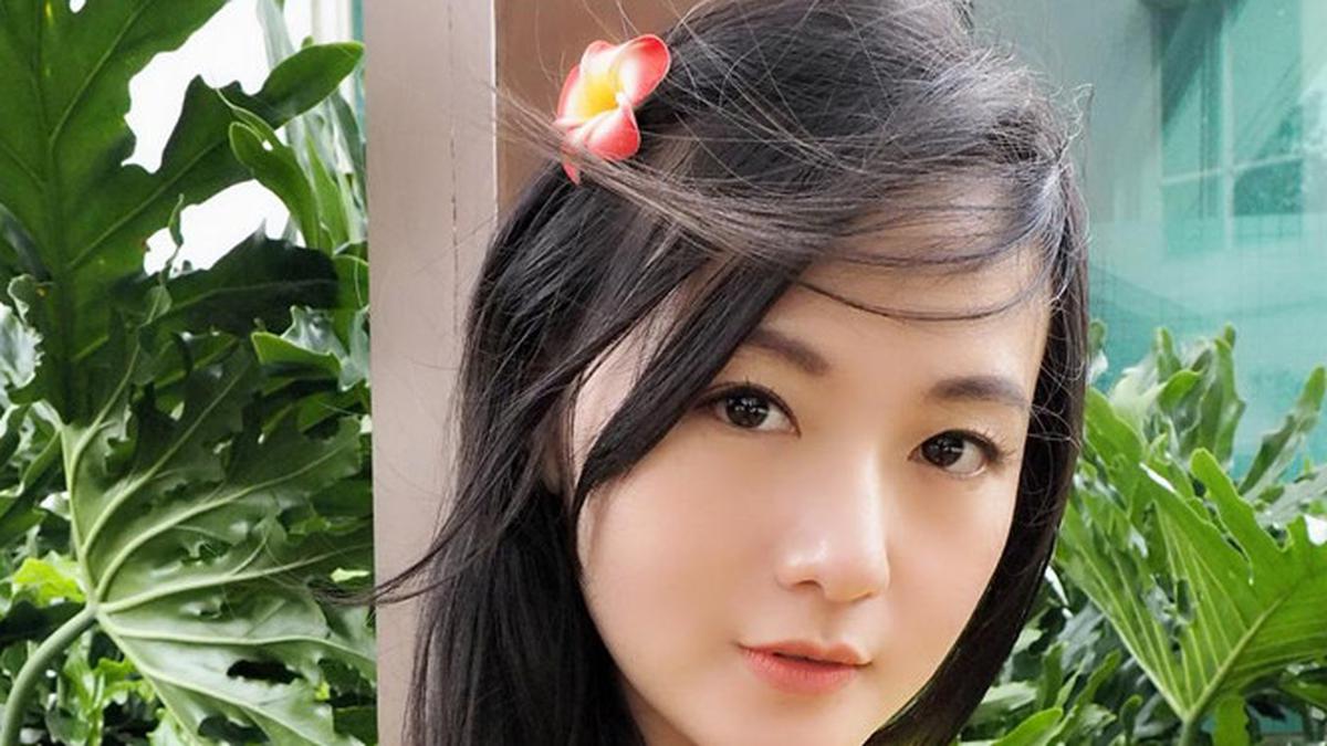 Sering Dibilang Cucu Kakek Sugiono, Carollyne Dewi Malah Perkenalkan Genre  D-Pop di Single Baru - ShowBiz Liputan6.com