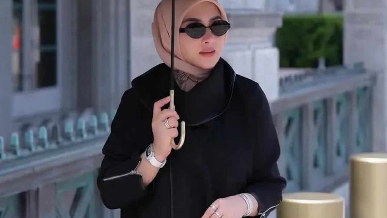 10 Pilihan Model Tas Putih ala Syahrini, dari Model Klasik hingga Super Langka