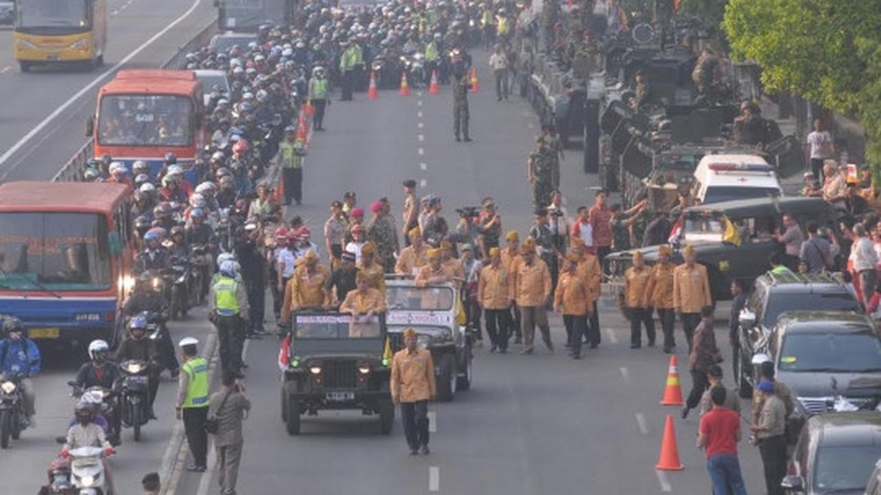 Semarak pawai Hari Veteran, bekas pejuang bawa bambu runcing