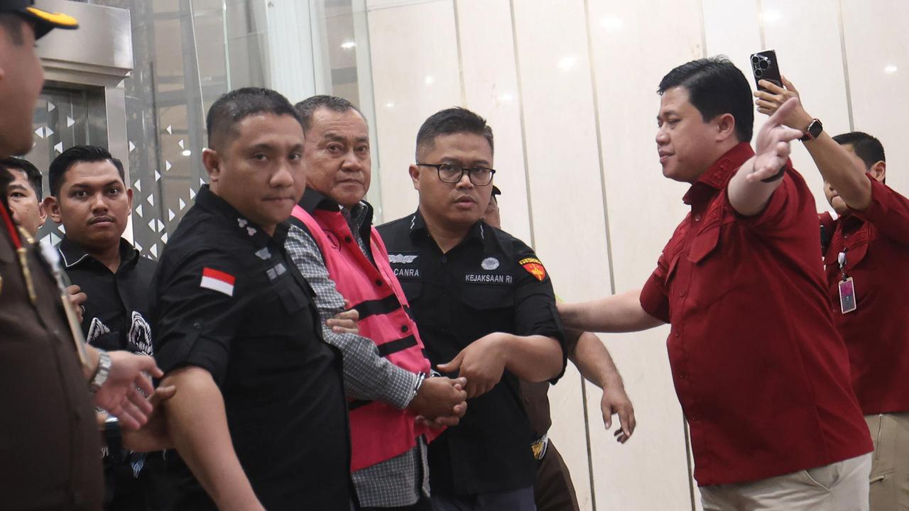 FOTO: Tiga Eks Pimpinan BGN Ditahan dalam Kasus Dugaan Korupsi Program MBG
