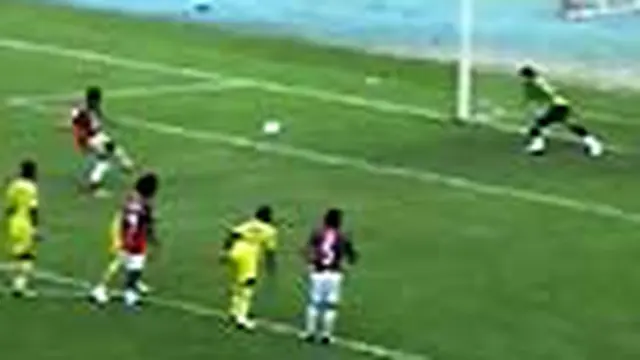 Sriwijaya FC kian terpuruk. Disingkirkan Thai Port dengan 1-4 di babak 16 besar AFC Cup, "Laskar Wong Kito" dilempari suporter sendiri di Stadion Gelora Sriwijaya, Palembang.