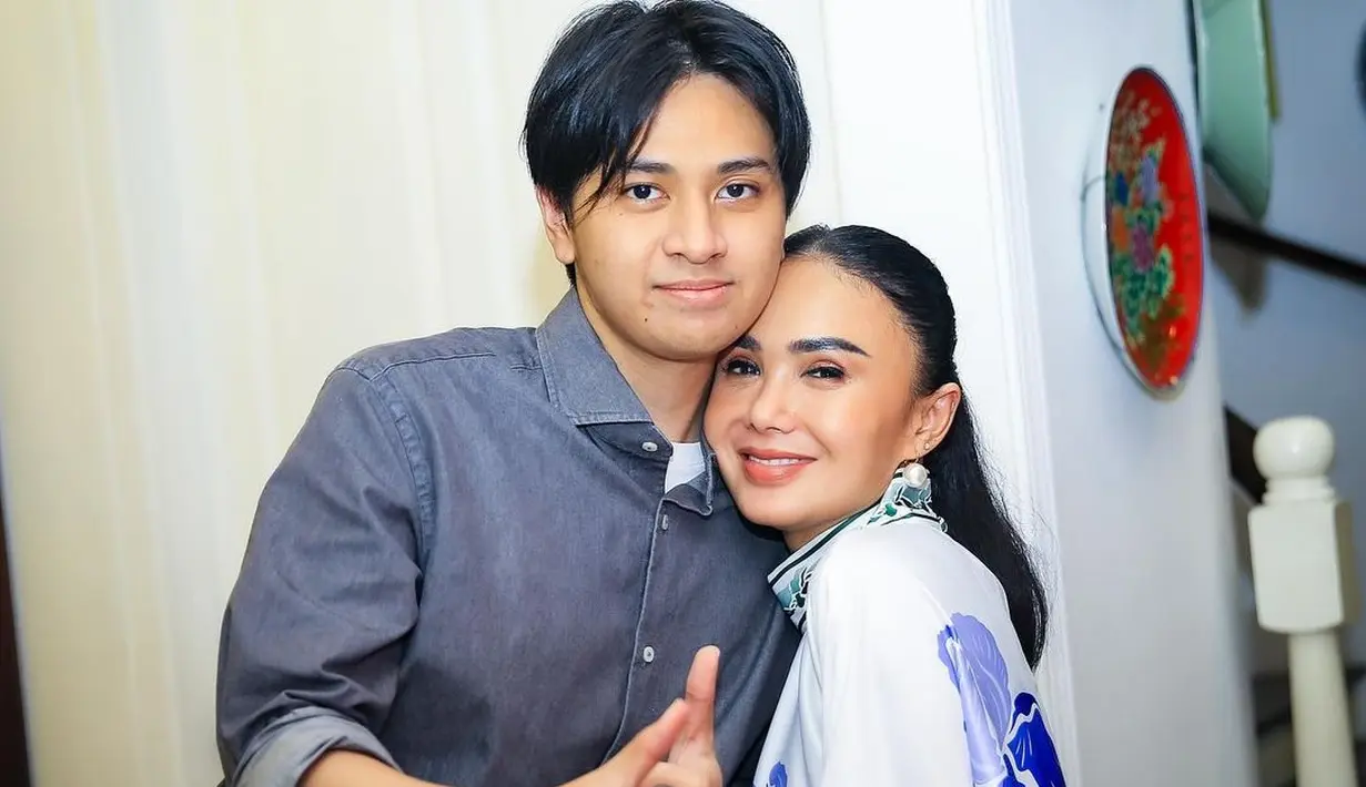 Tak jarang, Yuni Shara juga memamerkan foto berdua dengan sang anak sulung. [Foto: Instagram/yunishara36]