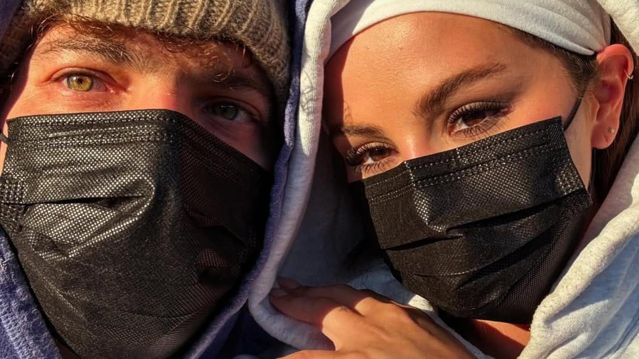 Selena Gomez dan Benny Blanco Dikabarkan Beli Rumah Mewah Seharga USD35 Juta di Beverly Hills