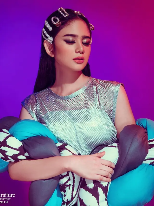 Biasa Tampil Natural, Ini 7 Potret Tissa Biani dengan Makeup Tebal