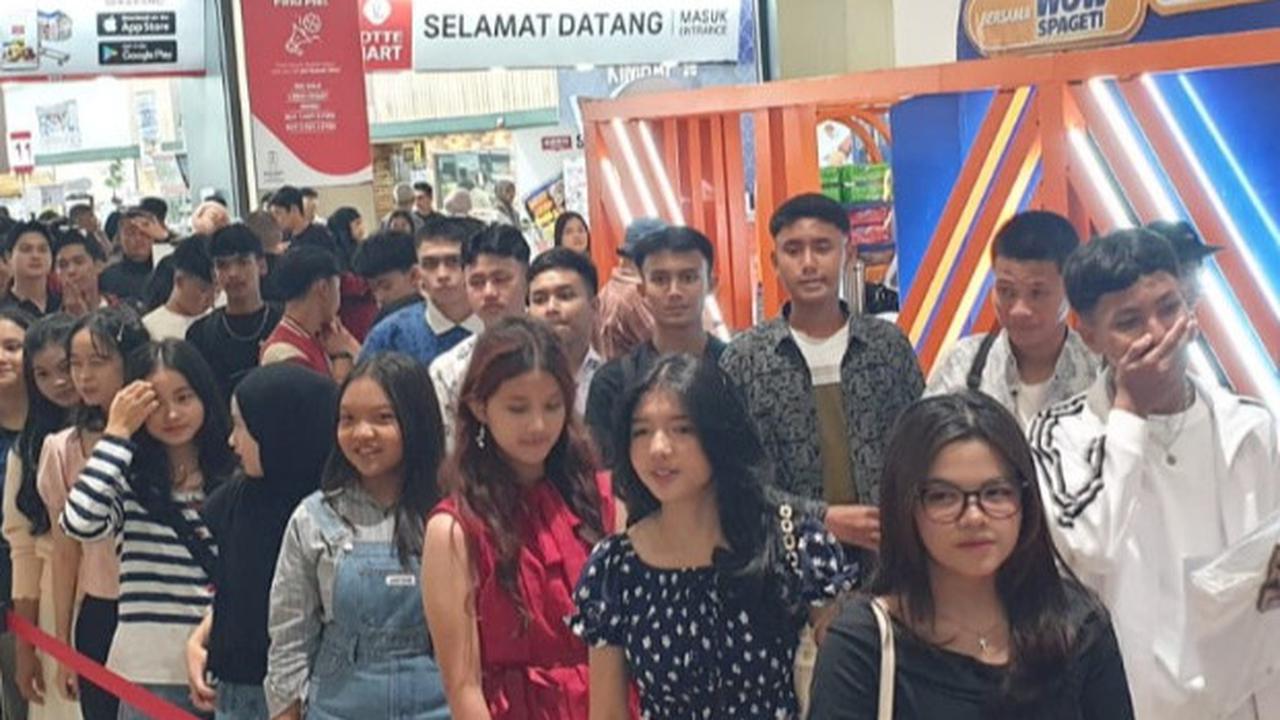 Antusiasme luar biasa ditunjukkan oleh ratusan peserta yang memadati area audisi “Asmara Gen Z Mencari Bintang WOW Bersama WOW Spageti” di Festival Citylink Mall, Bandung