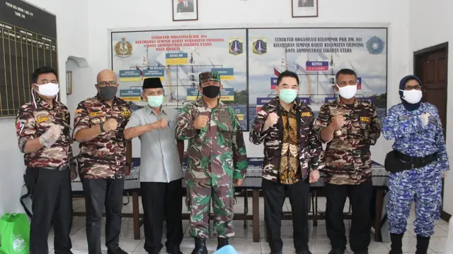 KCN bagi-bagi sembako, masker, dan hand sanitizier di 7 komplek TNI Polri di Jakarta Utara.