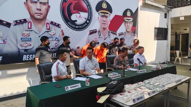 Polda Metro Jaya mengungkap peredaran narkoba berupa sabu dan ekstasi di Cilincing, Jakarta Utara.