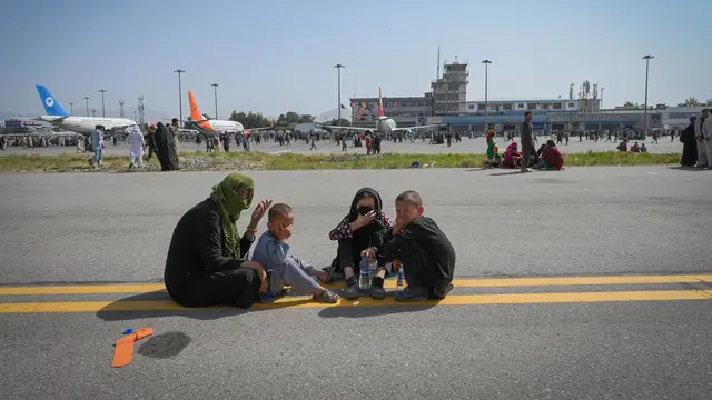Begini Suasana Kacau di Bandara Afghanistan