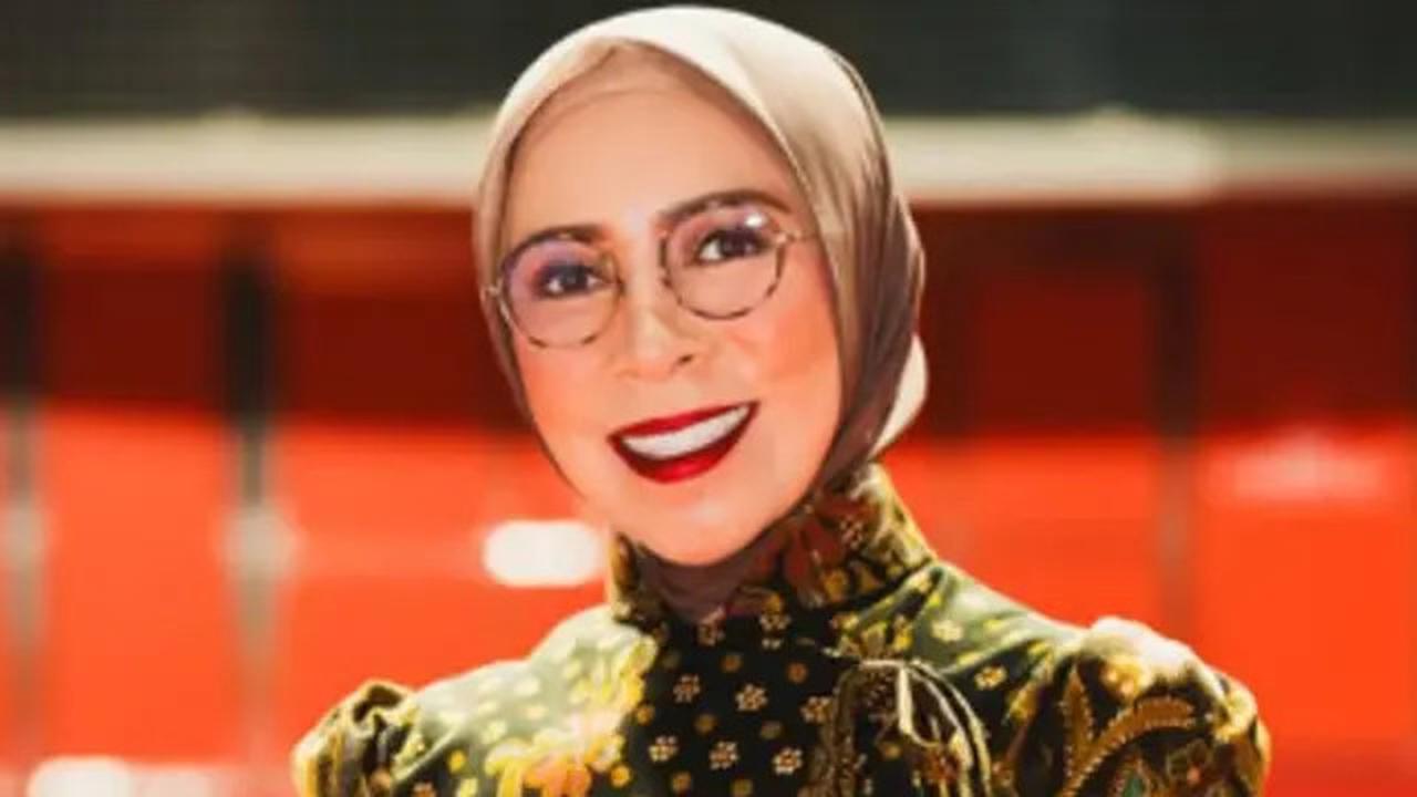 7 Inspirasi Batik Klasik ala Artis yang Kini Jadi Ibu Pejabat, Tampil Stylish dan Profesional