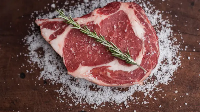 9 Bahaya Terlalu Banyak Makan Daging saat Idul Adha