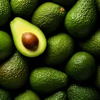 Rasa yang khas dan memiliki banyak khasiat menjadikan buah alpukat banyak digemari. (Foto: Freepik/Vectonauta)