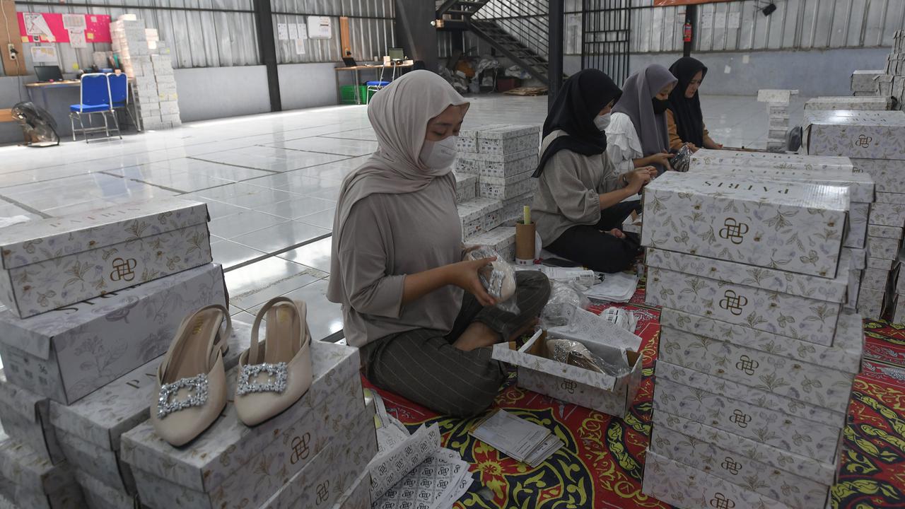 Cara Elegan Memberikan Hadiah Uang Tanpa Terkesan Merendahkan