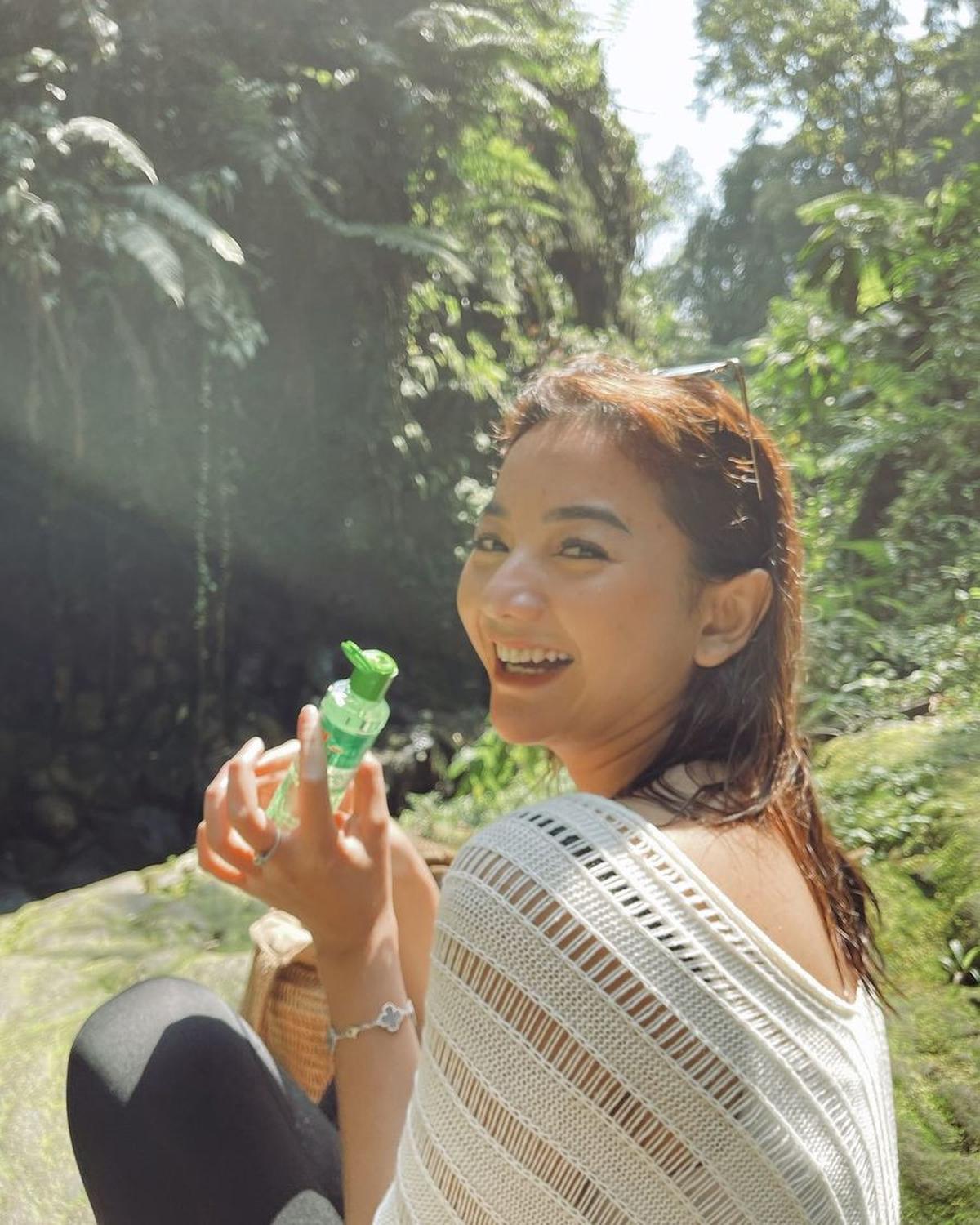 Gayanya Ketika Membawa Minyak Kayu Putih