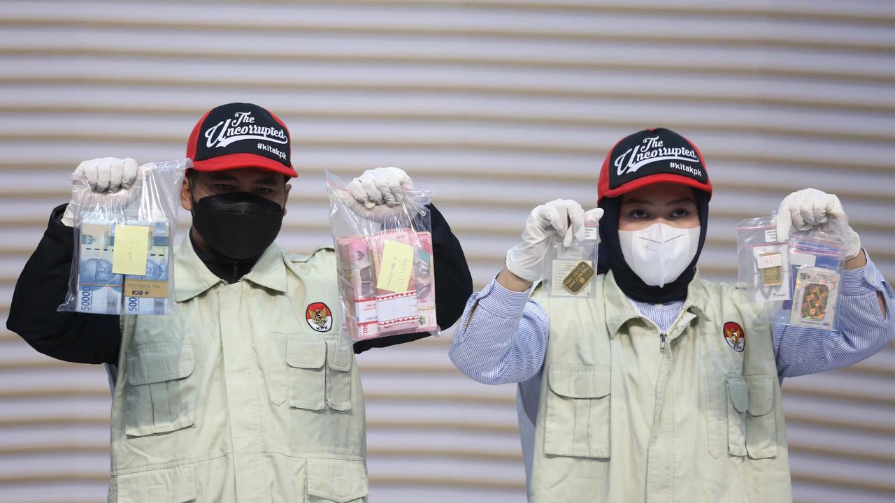 FOTO: Operasi Tangkap Tangan Seret Bupati Lampung Tengah ke Status Tersangka