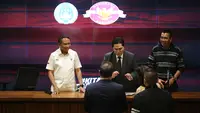 Timnas Indonesia dipastikan akan menghadapi Argentina yang berstatus Juara Piala Dunia 2022 dalam FIFA Matchday di Stadion Utama Gelora Bung Karno (SUGBK) pada 19 Juni 2023 mendatang. Kepastian itu didapat dalam Konferensi Pers yang digelar PSSI bersama perwakilan Konfederasi Sepak Bola Argentina (AFA) yang diwakili manajer Timnas Argentina, Daniel Cabrera bersama perwakilan Oltre Consulting sebagai sponsor di ruang media SUGBK, Rabu (24/5/2023). Daniel Cabrera memastikan akan membawa skaud lengkap, termasuk Lionel Messi dalam laga tersebut. (Bola.com/Bagaskara Lazuardi)