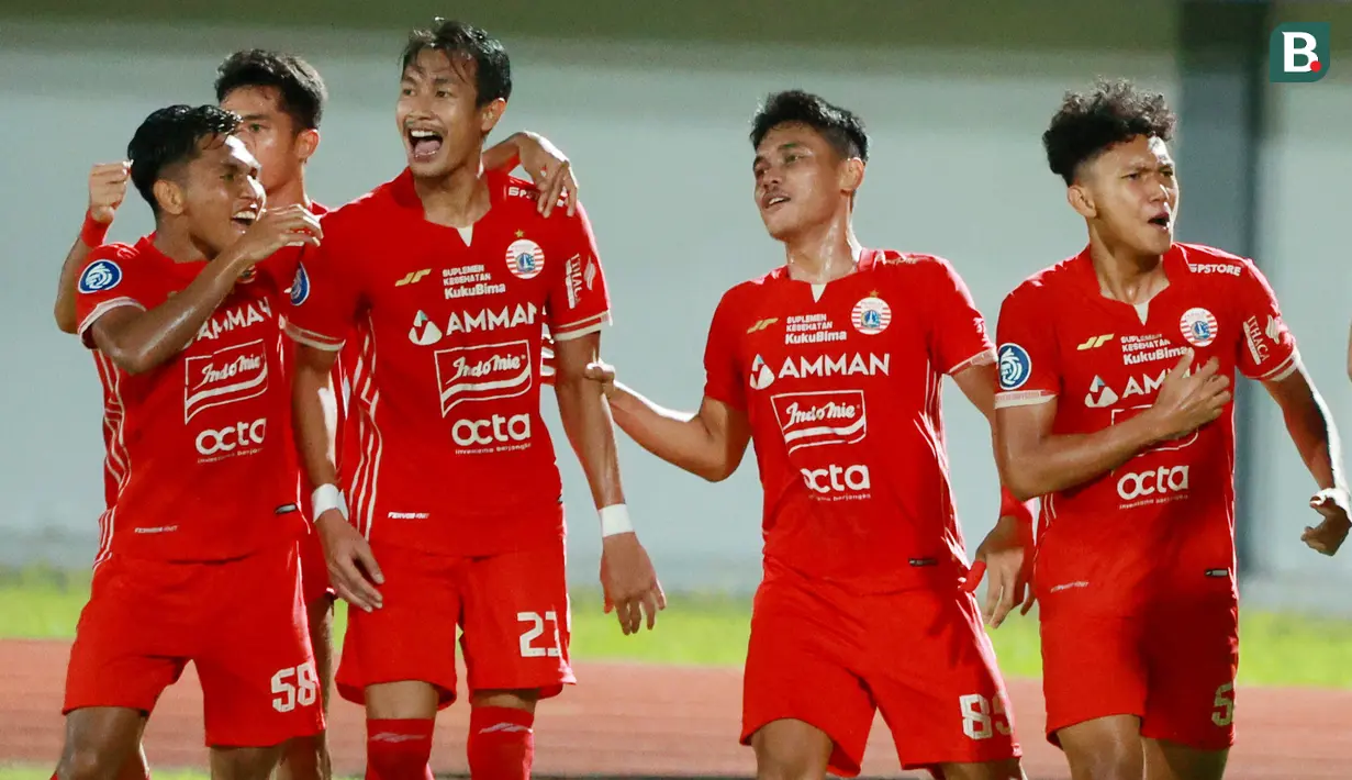 Pemain Persija Jakarta, Hansamu Yama, melakukan selebrasi setelah mencetak gol ke gawang Dewa United pada laga BRI Liga 1 di Stadion Indomilk Arena, Tangerang, Senin (10/4/2023). Persija menang dengan skor 1-0. (Bola.com/M Iqbal Ichsan)