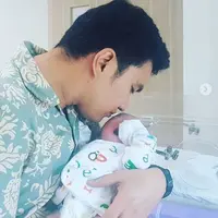 Aldi Taher bahagia atas kelahiran mantan istrinya, Georgia Aisyah (Instagram/@alditaher.official)