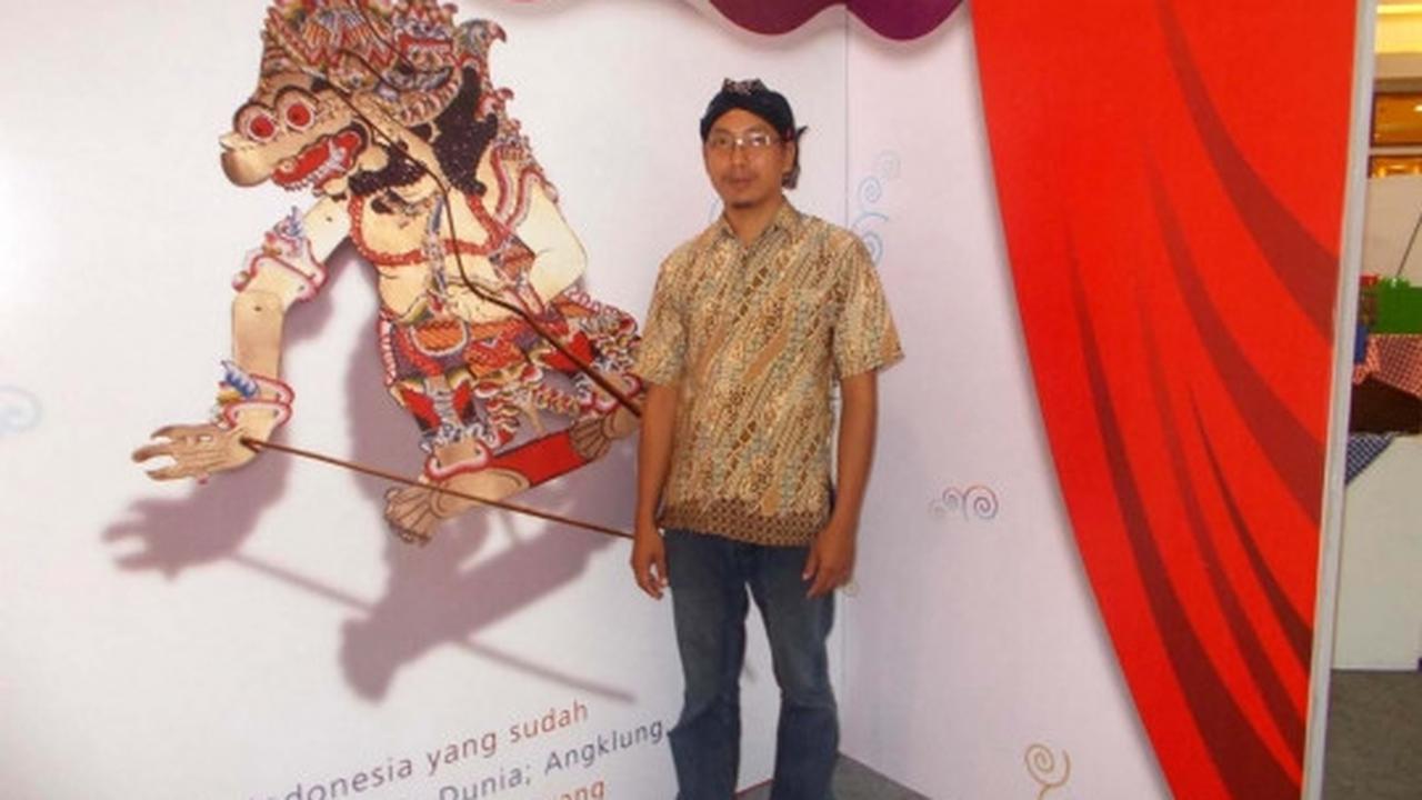 Kisah Juki, lestarikan budaya lewat wayang kardus