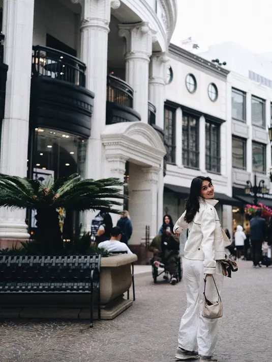 Dalam momen liburan lebaran ini memang banyak selebriti menggunakan waktunya untuk liburan ke luar negeri. Amerika Serikat memang menjadi salah satu destinasi tujuan banyak seleb, seperti saat ada marathon di Kota Boston. (Liputan6.com/IG/@gegeelisa94)