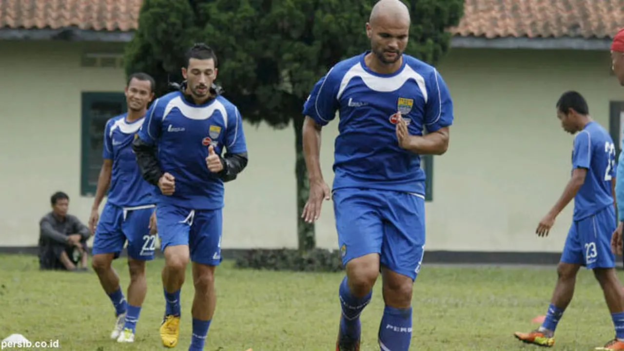 maung-bandung-130514b.jpg