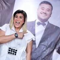 Sebagai orang yang tumbuh bareng dalam ajang pencarian bakat Indonesian Idol, Regina Ivanova memiliki banyak kenangan bersama almarhum Mike Mohede yang telah pergi begitu cepat beberapa bulan lalu. (Adrian Putra/Bintang.com)