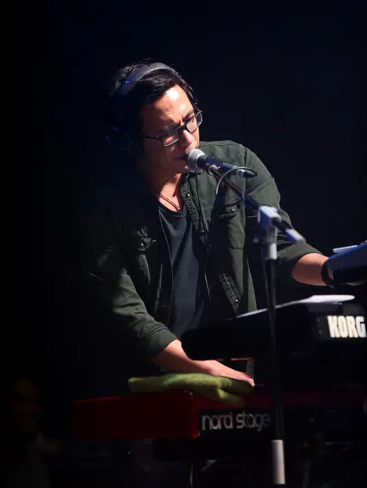 NOAH menghibur para penggemar (Sahabat NOAH) selama sekitar satu jam.  Lagu-lagu seperti ‘Cobalah Mengerti’, ‘Khayalan Tingkat Tinggi’, ‘Menghapus Jejakmu’ (medley), dan ‘Walau Habis Terang’ menutup penampilan NOAH. (Andy Masela/Bintang.com)