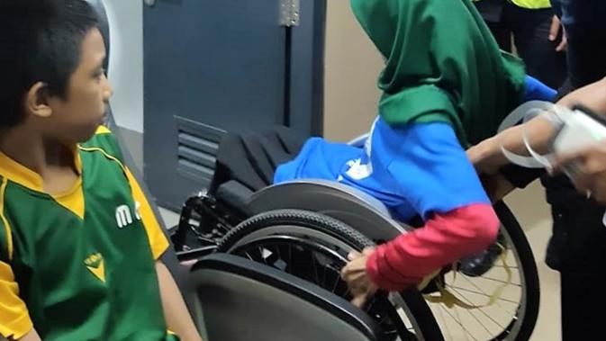 Pintu kamar mandi tak muat untuk kursi roda milik pemudik disabilitas masuk. (Dok MRAD)