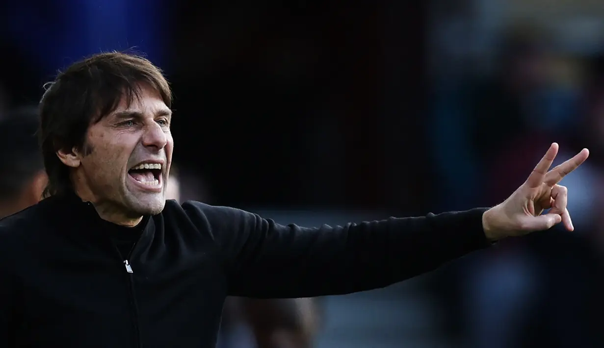 Napoli bergerak cepat musim panas ini.  Mereka ingin mendapatkan pelatih terbaik agar I Partenopei bisa kembali bersaing di puncak klasemen Serie A 2024/2025.  (Adrian DENNIS/AFP)