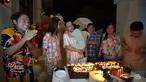 Keluarga merayakan ulang tahun Ruben Onsu ke-39 di rumahnya. Halaman belakang didekorasi dengan beragam hiasan. (Foto: YouTube/ The Onsu Family)
