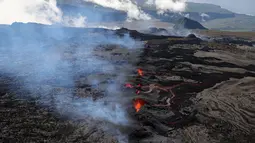 Letusan pertama tahun ini dari Piton de la Fournaise, gunung berapi di Réunion. (Richard BOUHET / AFP)