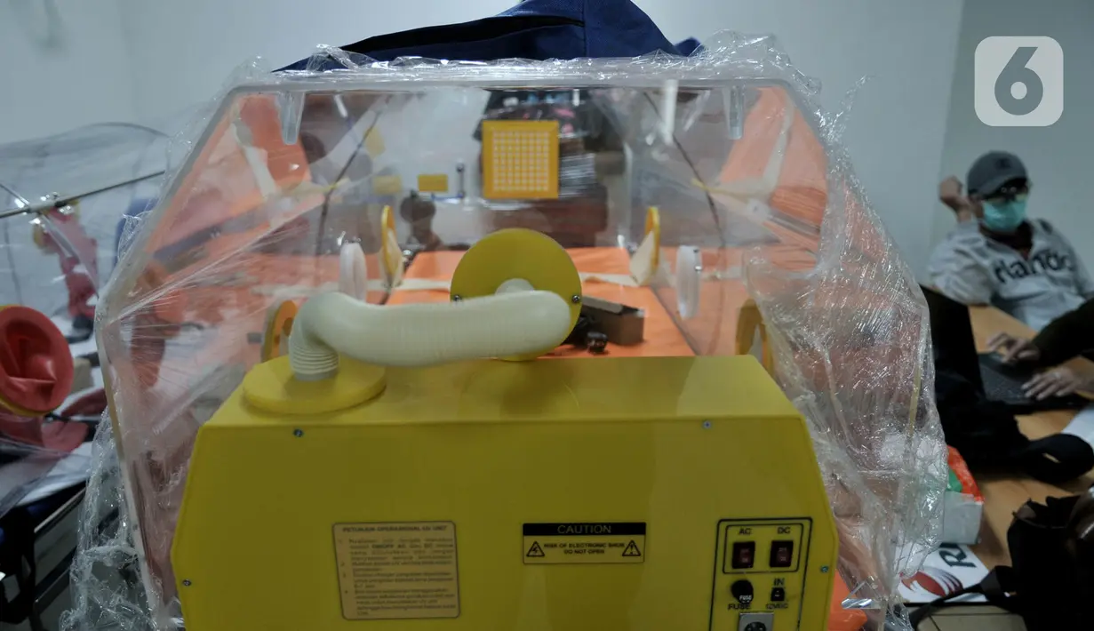 Alat pendukung perawatan pasien virus corona COVID-19 terlihat di Rumah Sakit Darurat Penanganan COVID-19 di Wisma Atlet Kemayoran, Jakarta, Minggu (22/3/2020). RS Darurat Penanganan COVID-19 siap dioperasikan besok. (merdeka.com/Iqbal S. Nugroho)